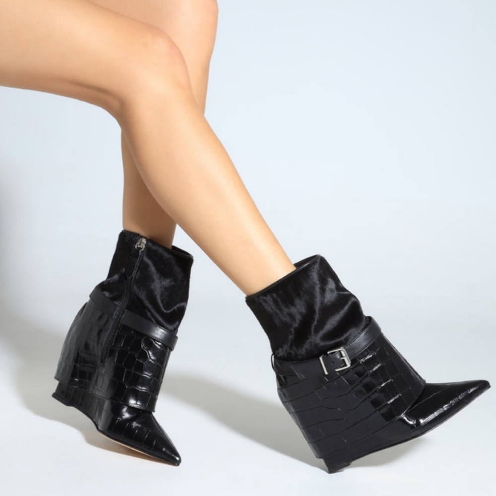 Schutz Jorian Crocodile Embossed Leather Wedge Short Boots Black Size 7.5